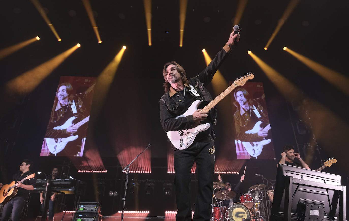 El concierto de Juanes en el auditorio del Cartuja Center CITE de Sevilla