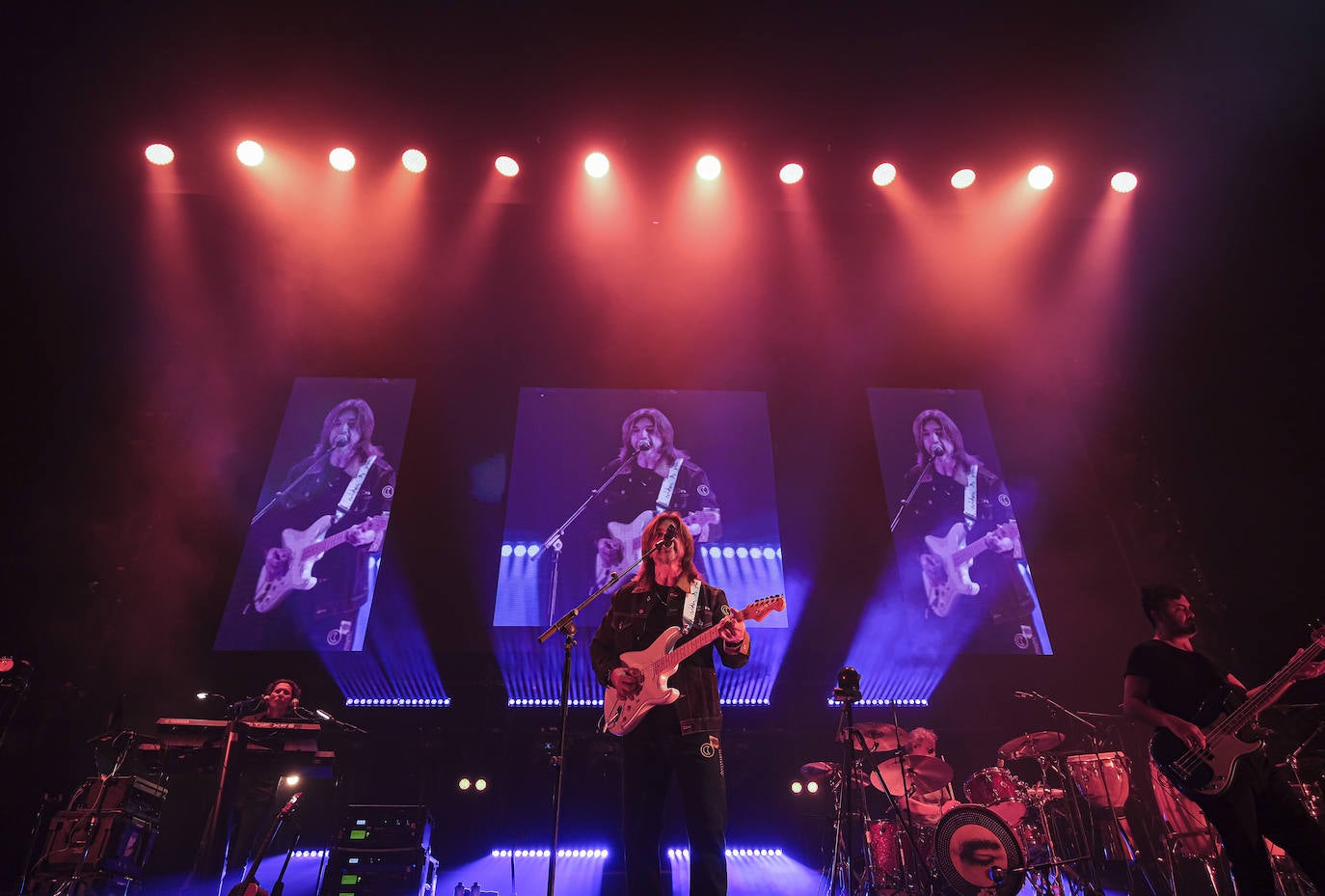 El concierto de Juanes en el auditorio del Cartuja Center CITE de Sevilla