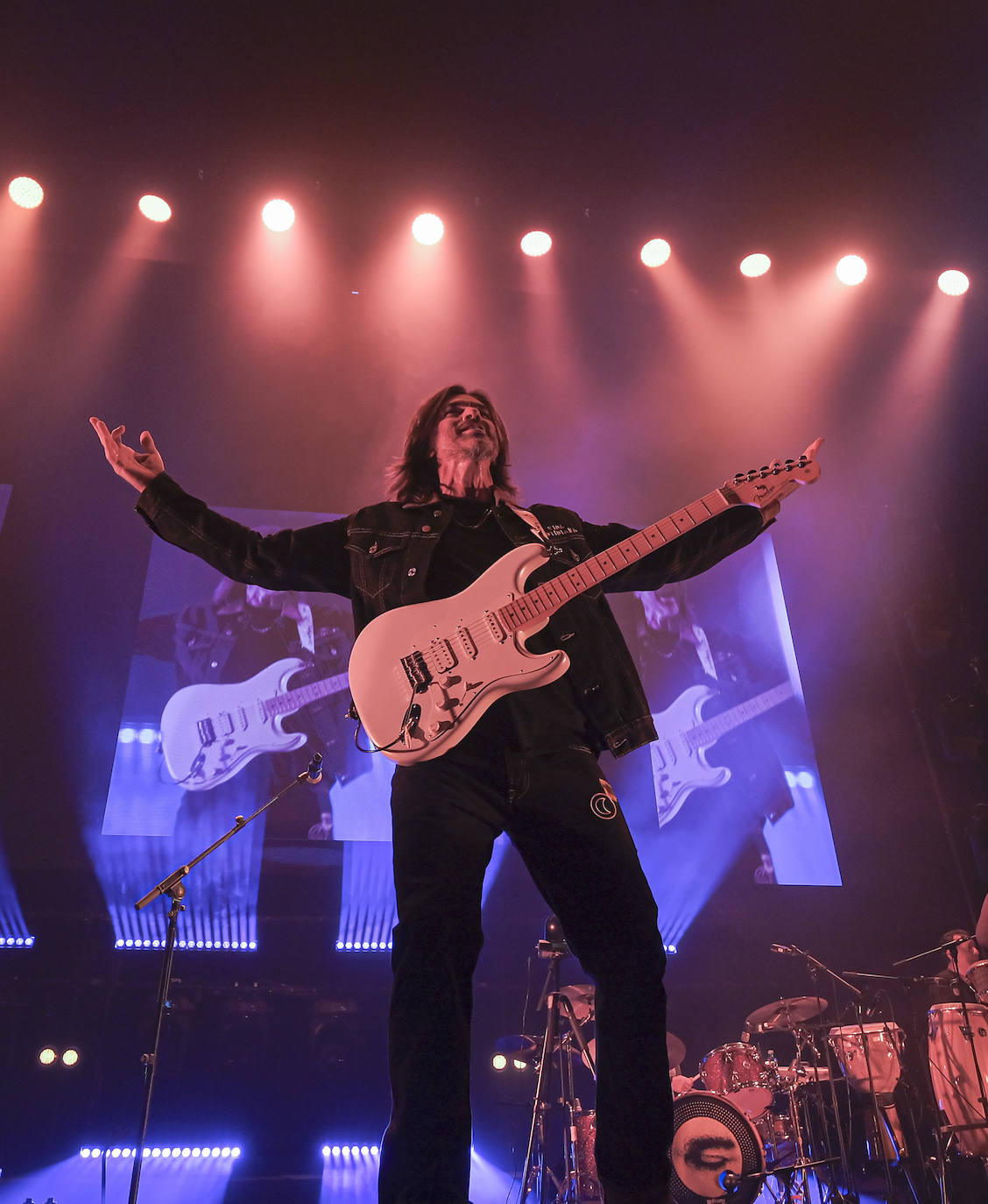 El concierto de Juanes en el auditorio del Cartuja Center CITE de Sevilla