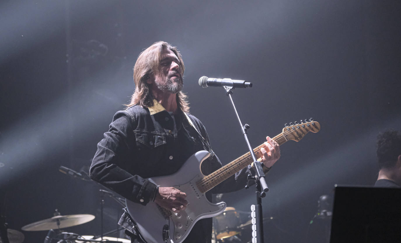 El concierto de Juanes en el auditorio del Cartuja Center CITE de Sevilla