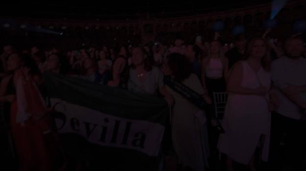 David Bisbal se arranca por sevillanas en su concierto de la Maestranza para recordar sus inicios en la música