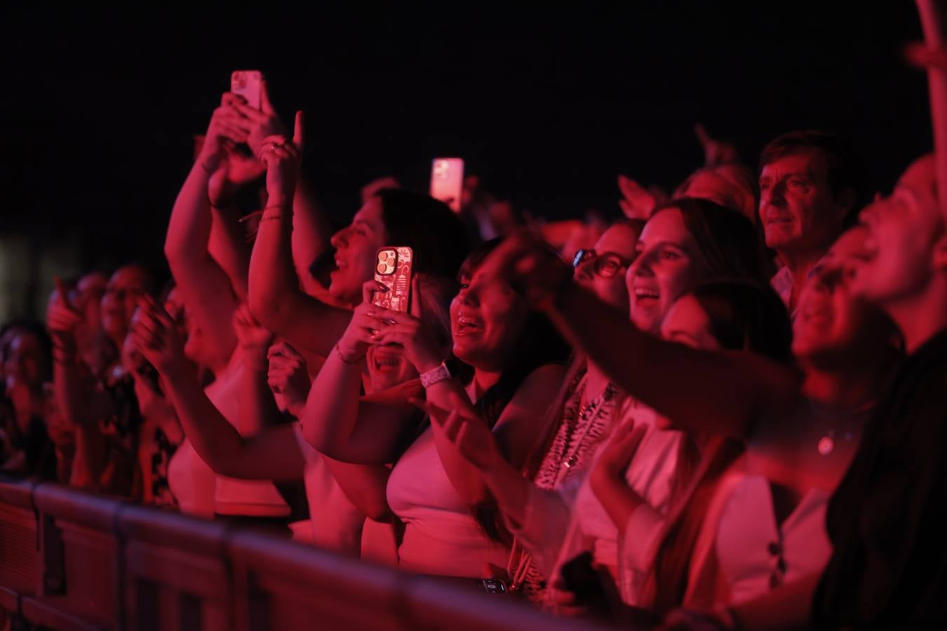 Pablo Alborán hizo un repaso por todos sus temas, coreados siempre por el público