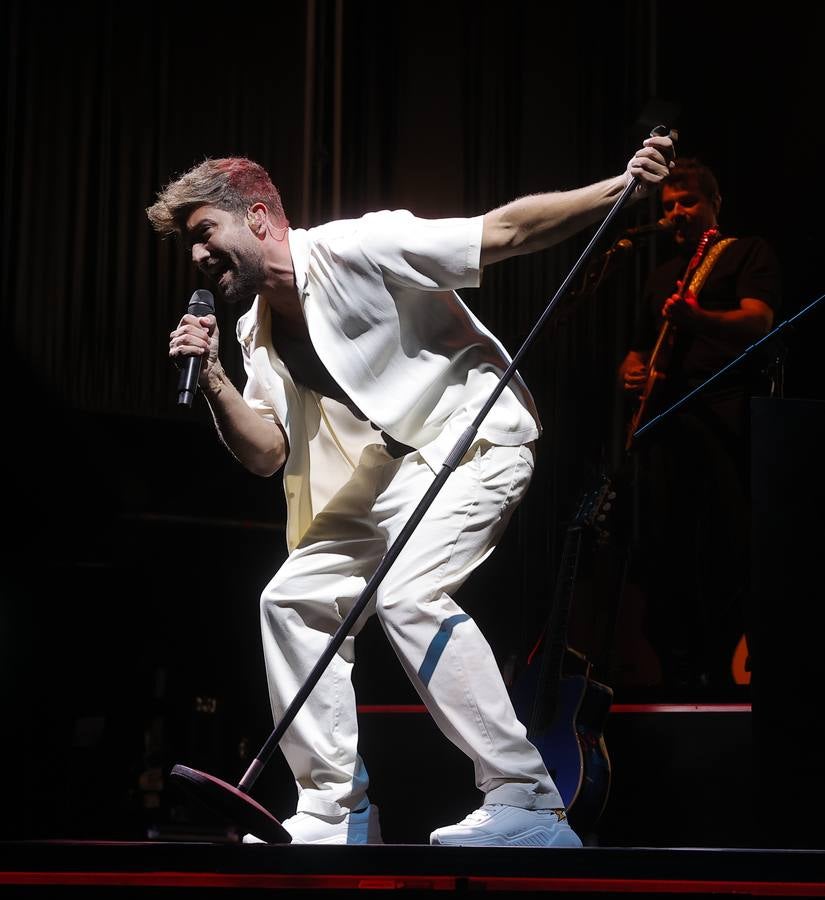 Pablo Alborán hizo un repaso por todos sus temas, coreados siempre por el público