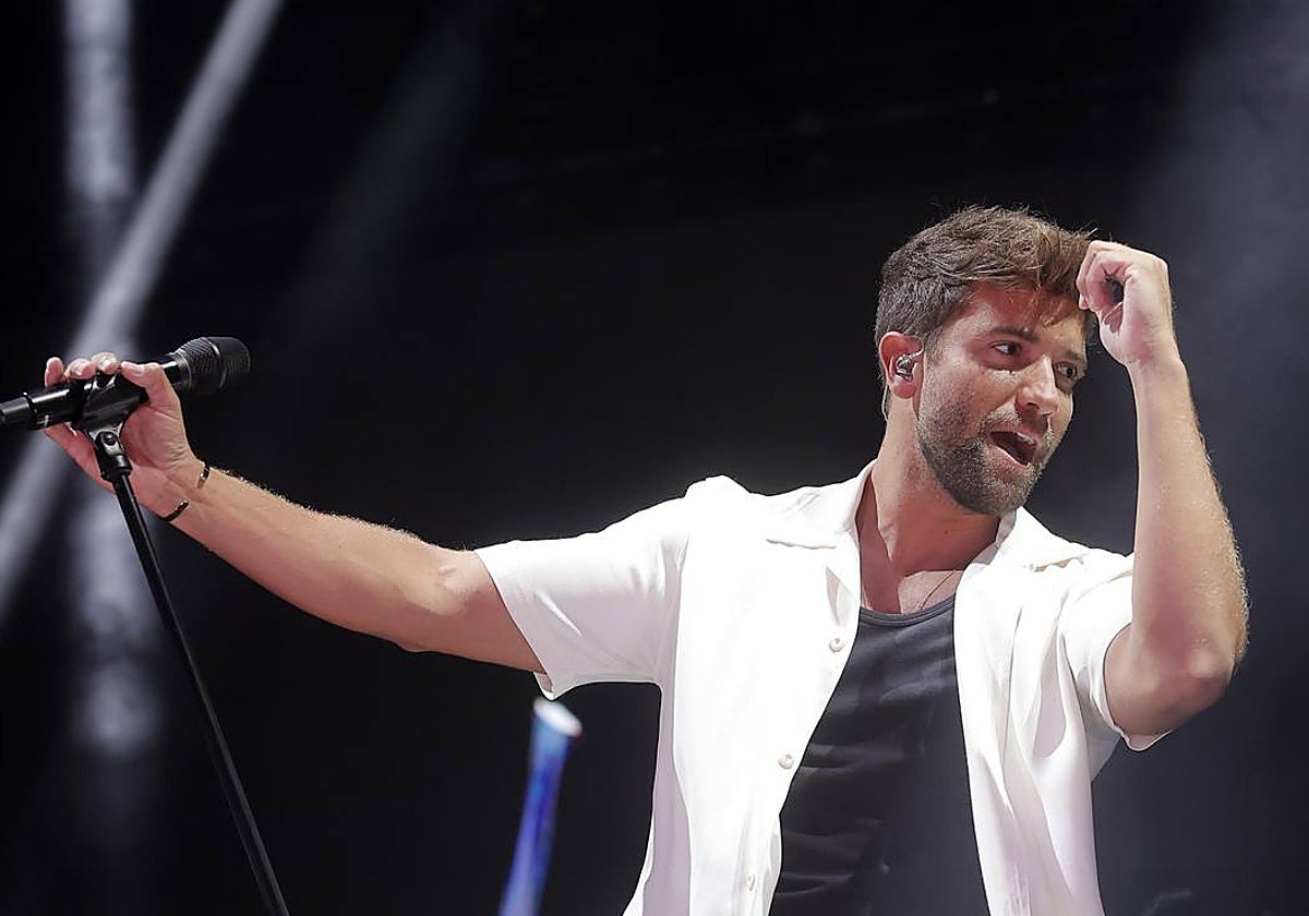 Pablo Alborán, durante su actuación en la Plaza de Toros de Sevilla