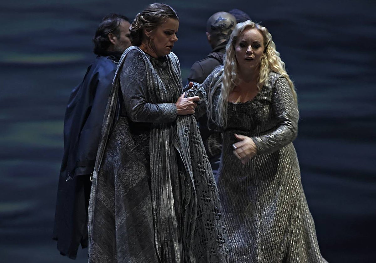 Un momento del ensayo general de la ópera 'Tristán e Isolda' en el Teatro de la Maestranza