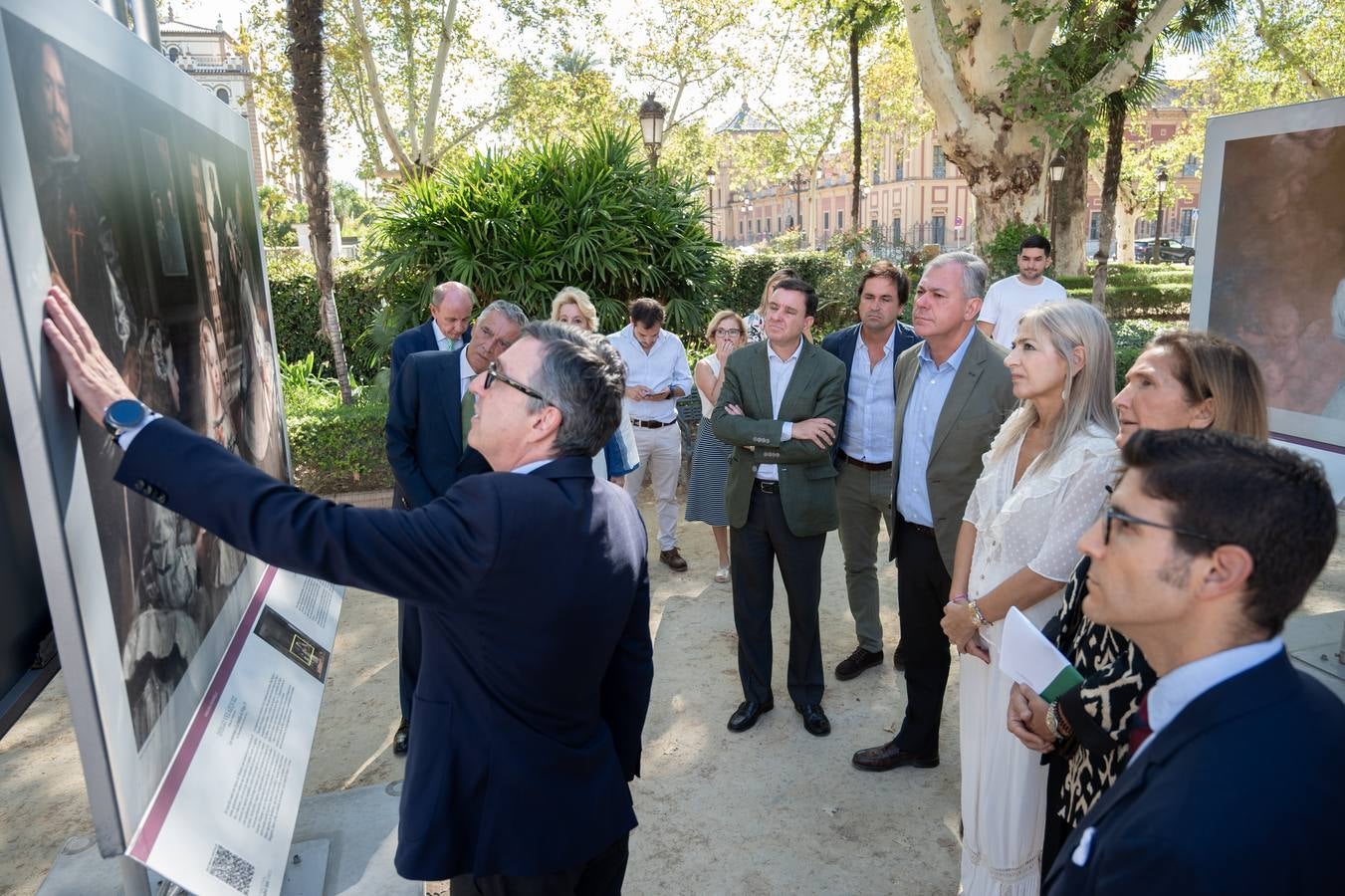 Momento de la inauguración este viernes de la exposición 'El Prado en las calles'