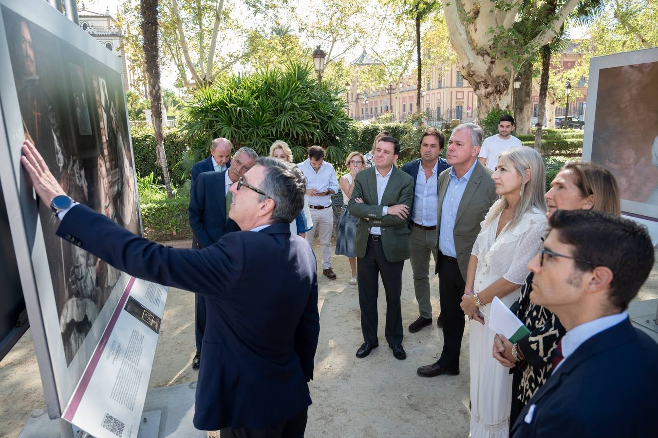 Momento de la inauguración este viernes de la exposición 'El Prado en las calles'