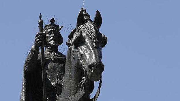 Estatua de San Fernando de la Plaza Nueva