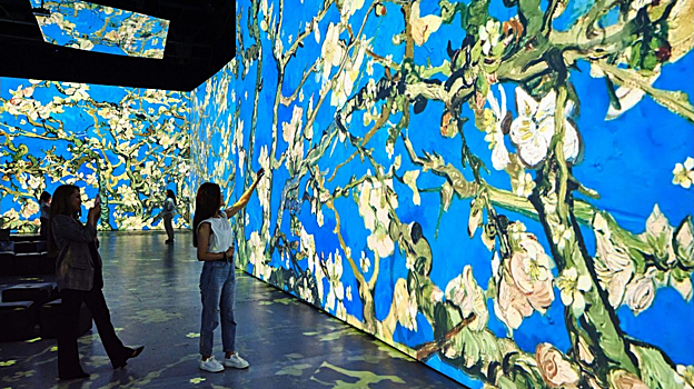 En el Pabellón de la Navegación se fusionan las obras de Van Gogh con la música clásica