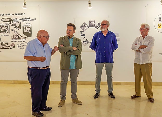 Los artistas durante la inauguración