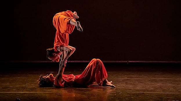 El teatro municipal Enrique de la Cuadra de Utrera acoge una propuesta centrada en el mundo de la danza