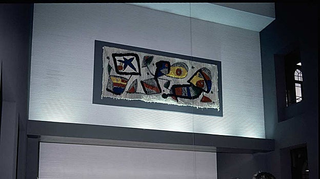 Al Caixaforum ha llegado una muestra en la que se puede ver un tapiz realizado por Joan Miró para La Caixa