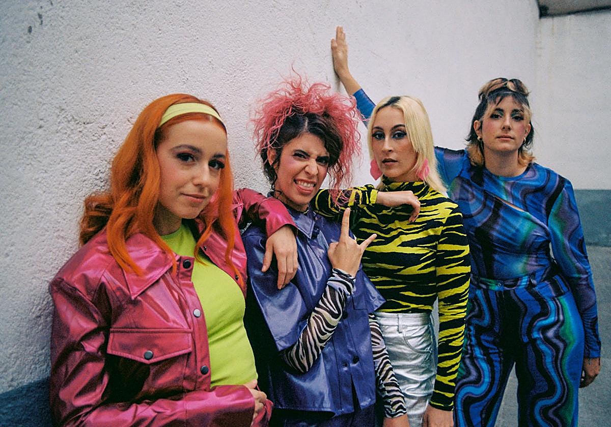 De izquierda a derecha, Magüi, Juls, Sandra y Raquel, componentes de Ginebras