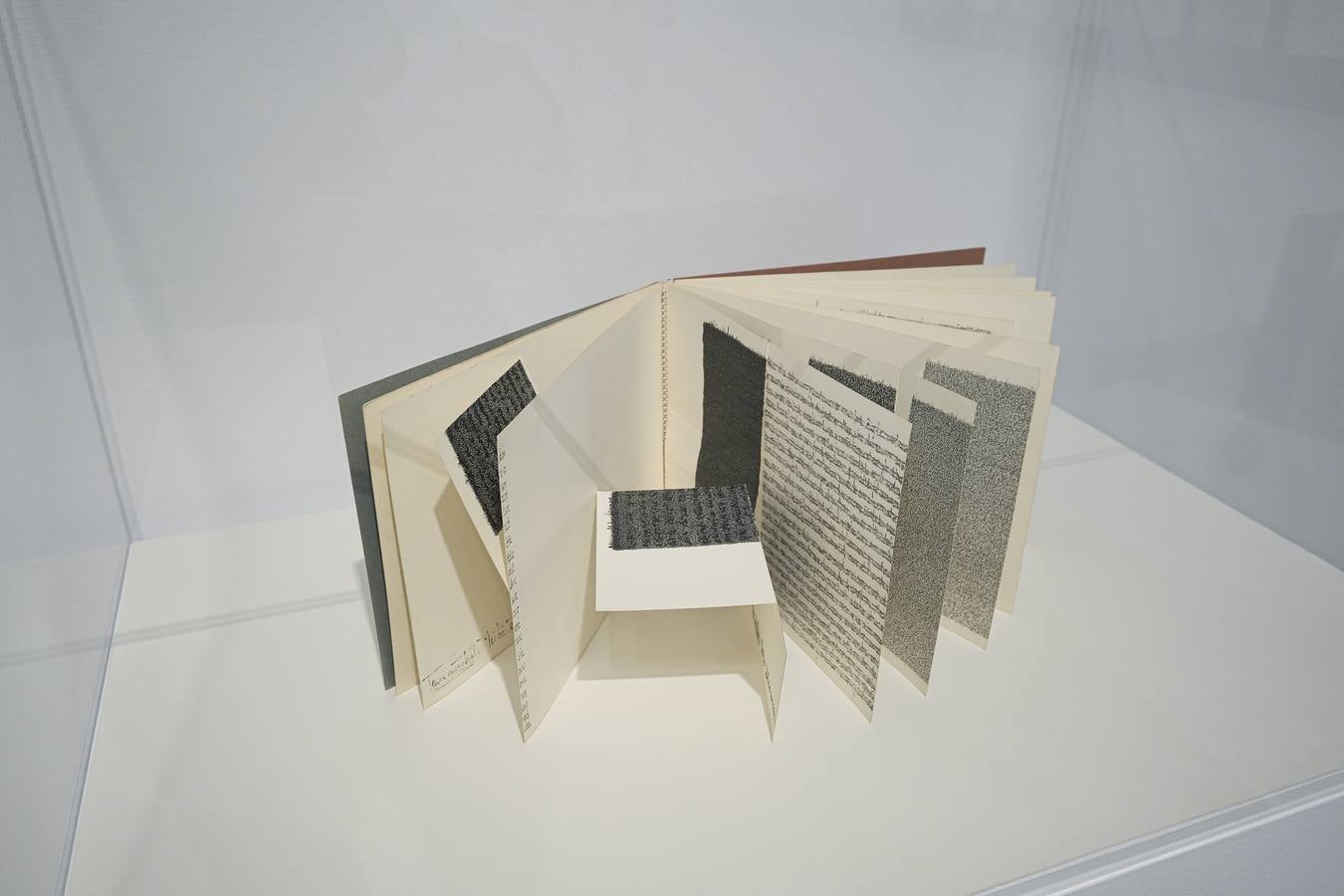 La exposición 'Silencios de tiempos', de la artista canaria Concha Jerez, en el CAAC de Sevilla