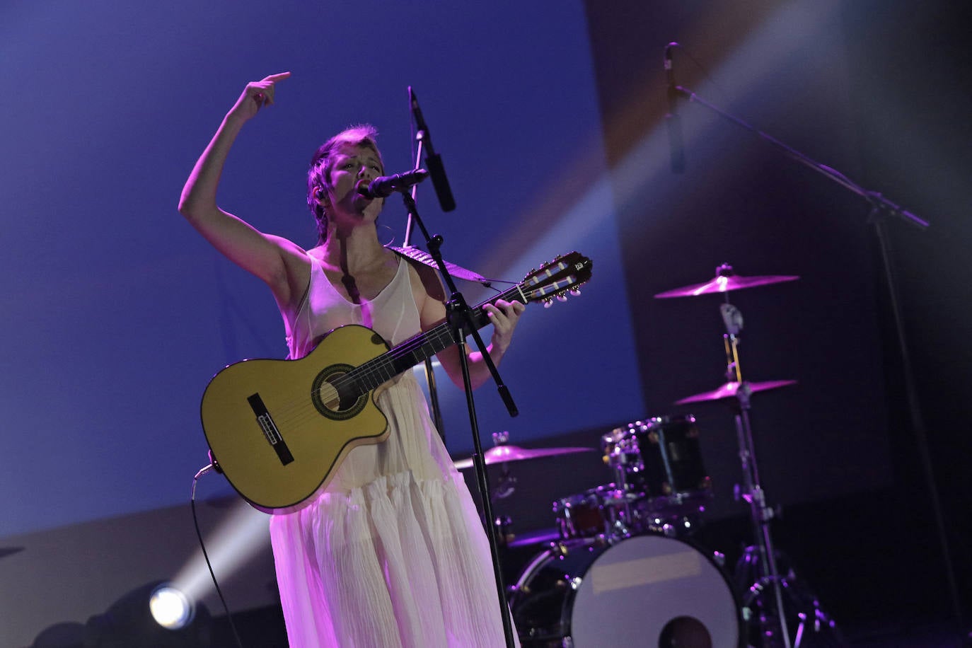 La presentación de los artistas que participan en el Benidorm Fest 2024, en el Teatro Alameda de Sevilla