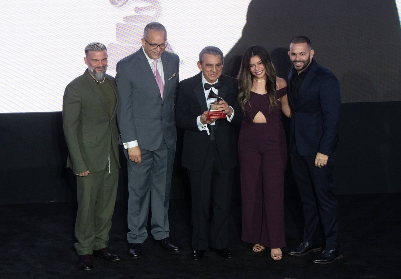 La alfombra roja de la gala a la Excelencia Musical de los Latin Grammy 