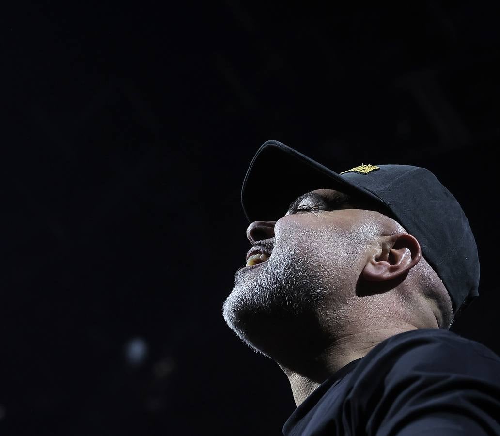 El cantante deleitó a su público en la Plaza de España de Sevilla