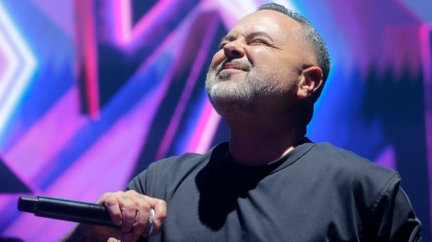 Juan Magán sintiendo las canciones