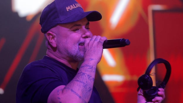 Juan Magán con sus cascos de DJ