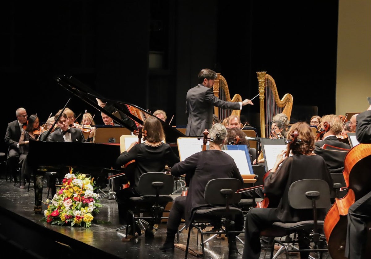 La Sinfónica de Sevilla con Antonio Méndez en la batuta y Jaeden Izik-Dzurko al piano