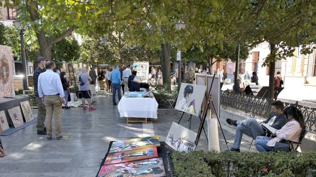 Imagen de la Plaza del Museo durante la celebración del Mercadillo de Arte