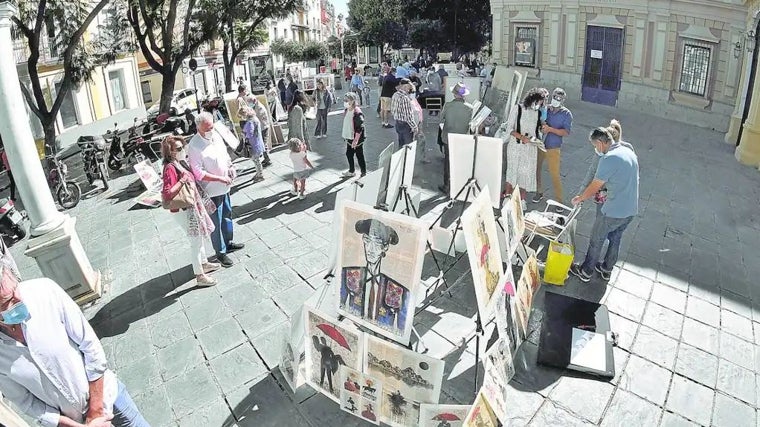 En esta curiosa exposición participan muchos de los pintores que llevan exponiendo décadas en la plaza del Museo