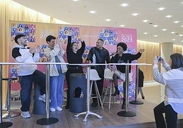 La firma de discos de los  concursantes de OT 2023 en Torre Sevilla, en imágenes