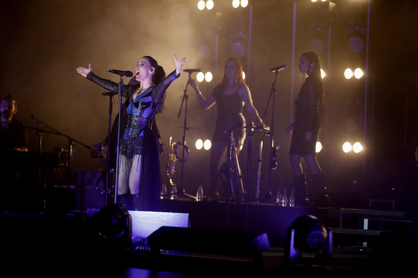 El concierto de Malú en el auditorio del Cartuja Center CITE de Sevilla