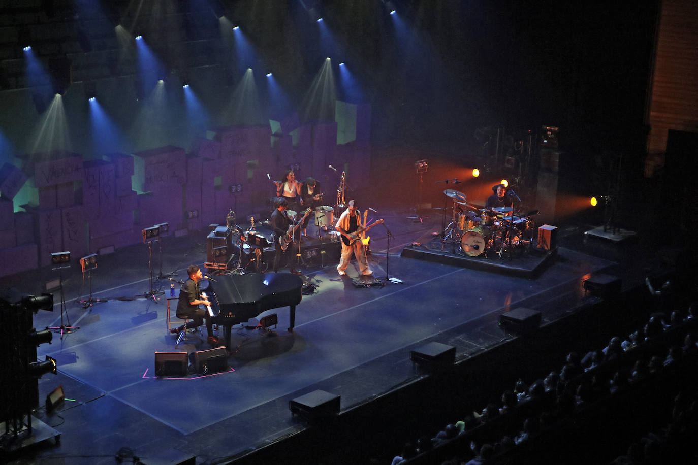 Pablo López ofrece un concierto sensacional a su público en el Palacio de Exposiciones y Congresos de Sevilla