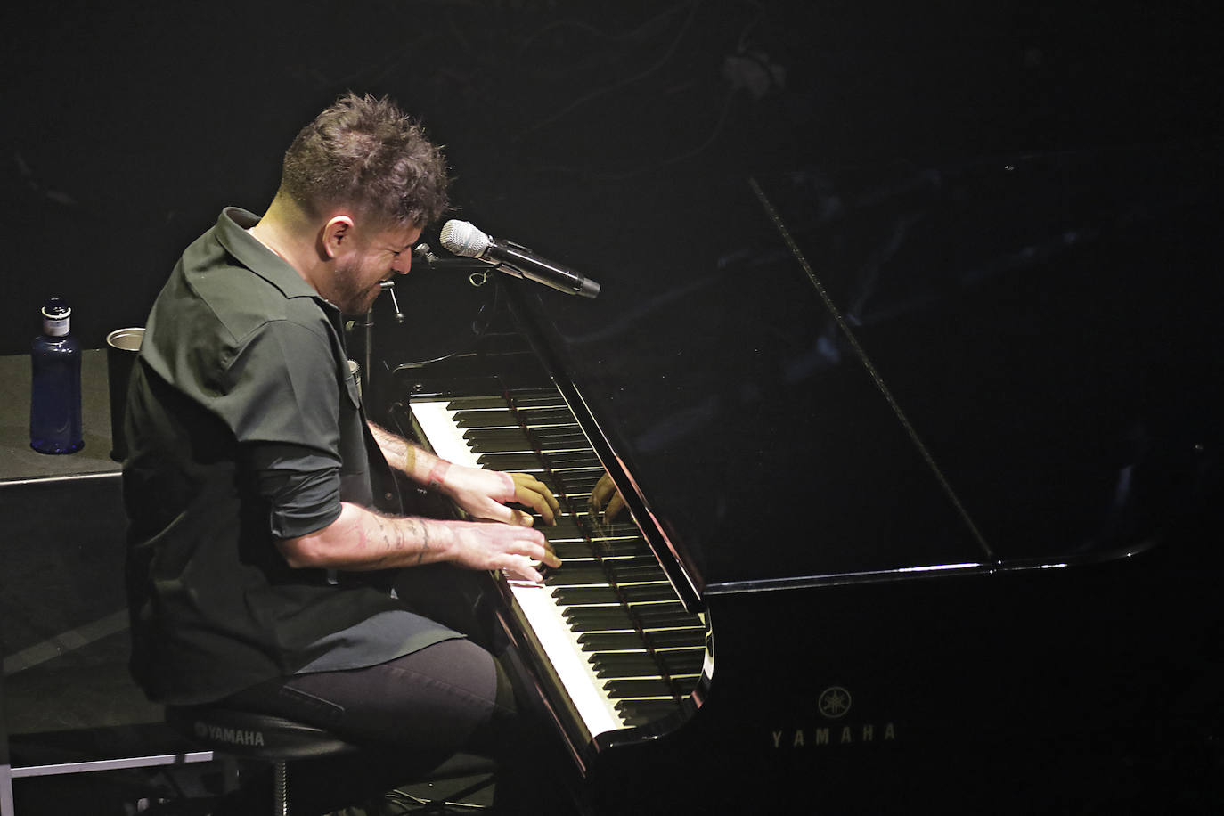 Pablo López ofrece un concierto sensacional a su público en el Palacio de Exposiciones y Congresos de Sevilla