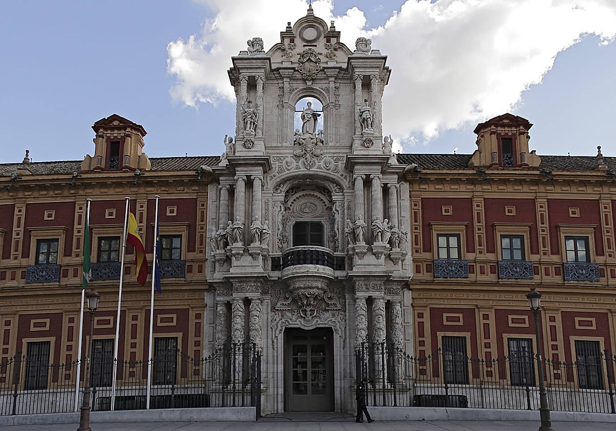Entrada principal del Palacio de San Telmo, sede de la Junta de Andalucía