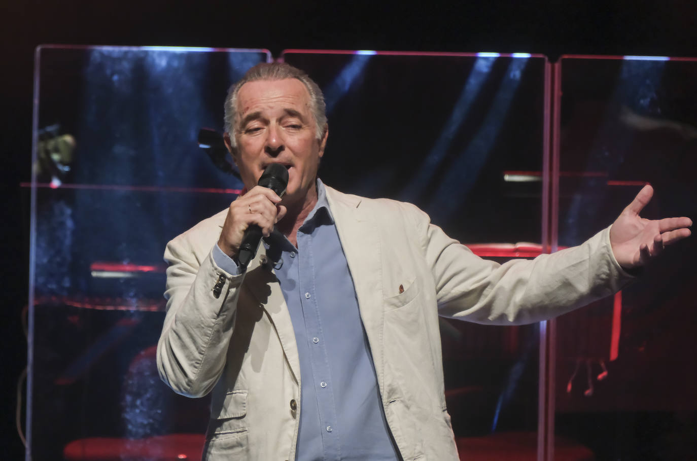 José Manuel Soto durante su concierto en el teatro de la Maestranza de Sevilla 