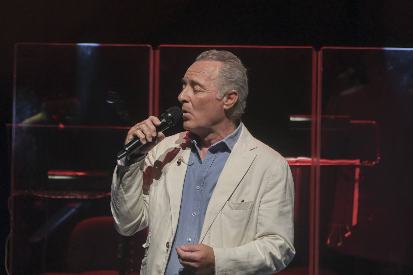 José Manuel Soto durante su concierto en el teatro de la Maestranza de Sevilla 