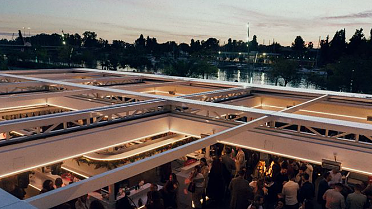 Vista aérea de la zona exterior de Iguana Terraza, junto al río Guadalquivir