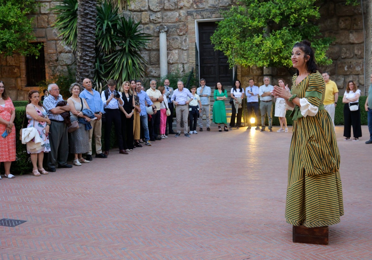 Un momento de la visita teatralizada en el Real Alcázar de Sevilla