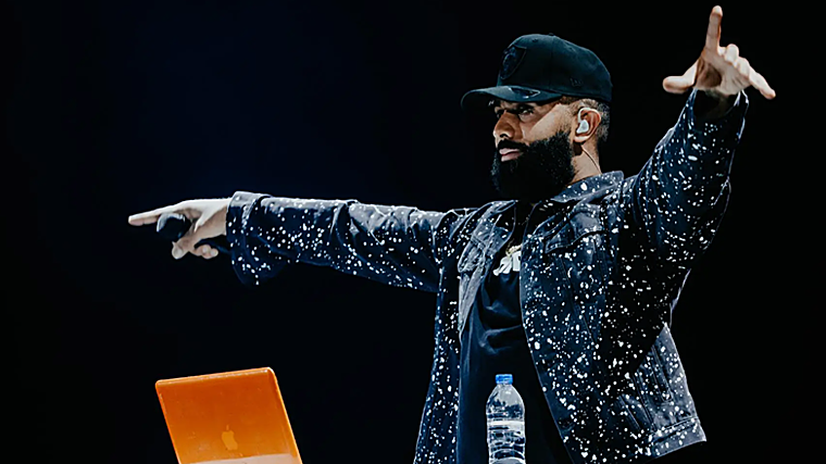 Imagen de archivo de Eladio Carrión en concierto