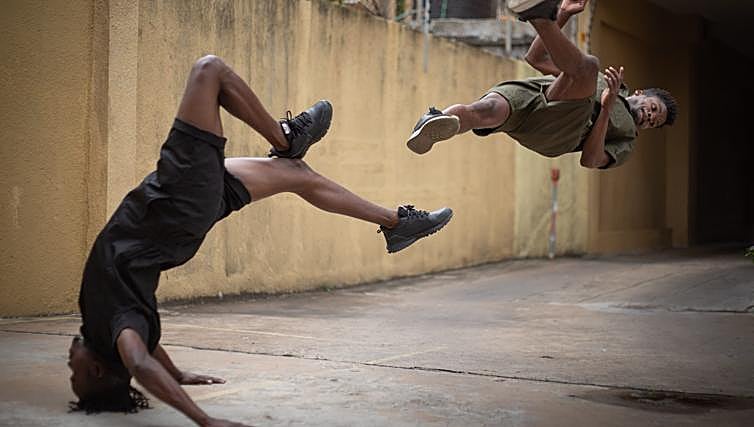 Humor, circo, danza, swing y magia en las noches temáticas de verano de CaixaForum Sevilla