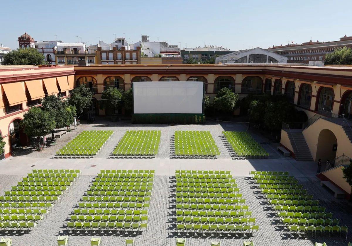 El patio de la Diputación de Sevilla se convierte cada verano en una fantástica sala de cine al aire libre