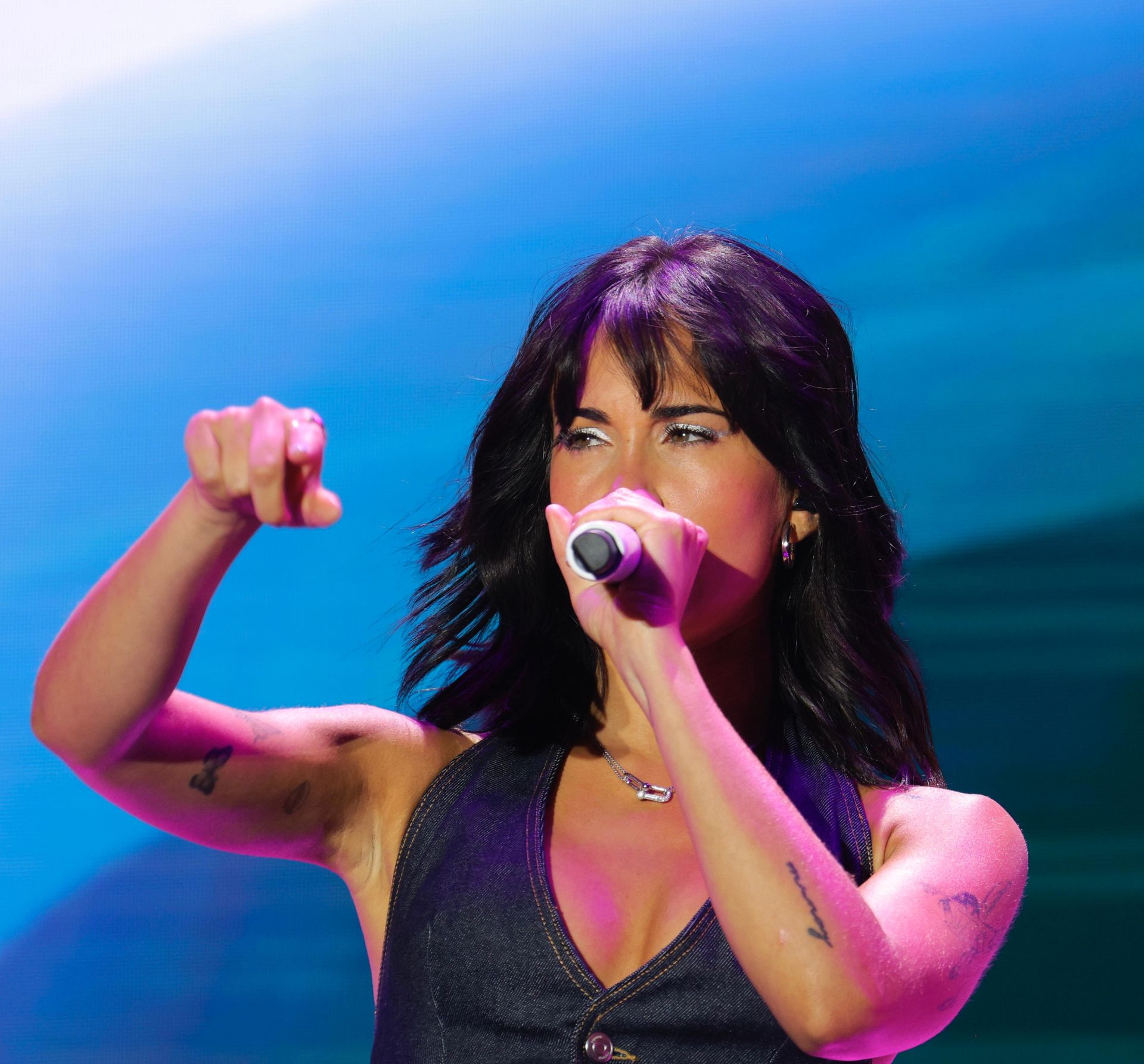 Aitana deslumbra en el escenario del Icónica Santalucía Sevilla Fest