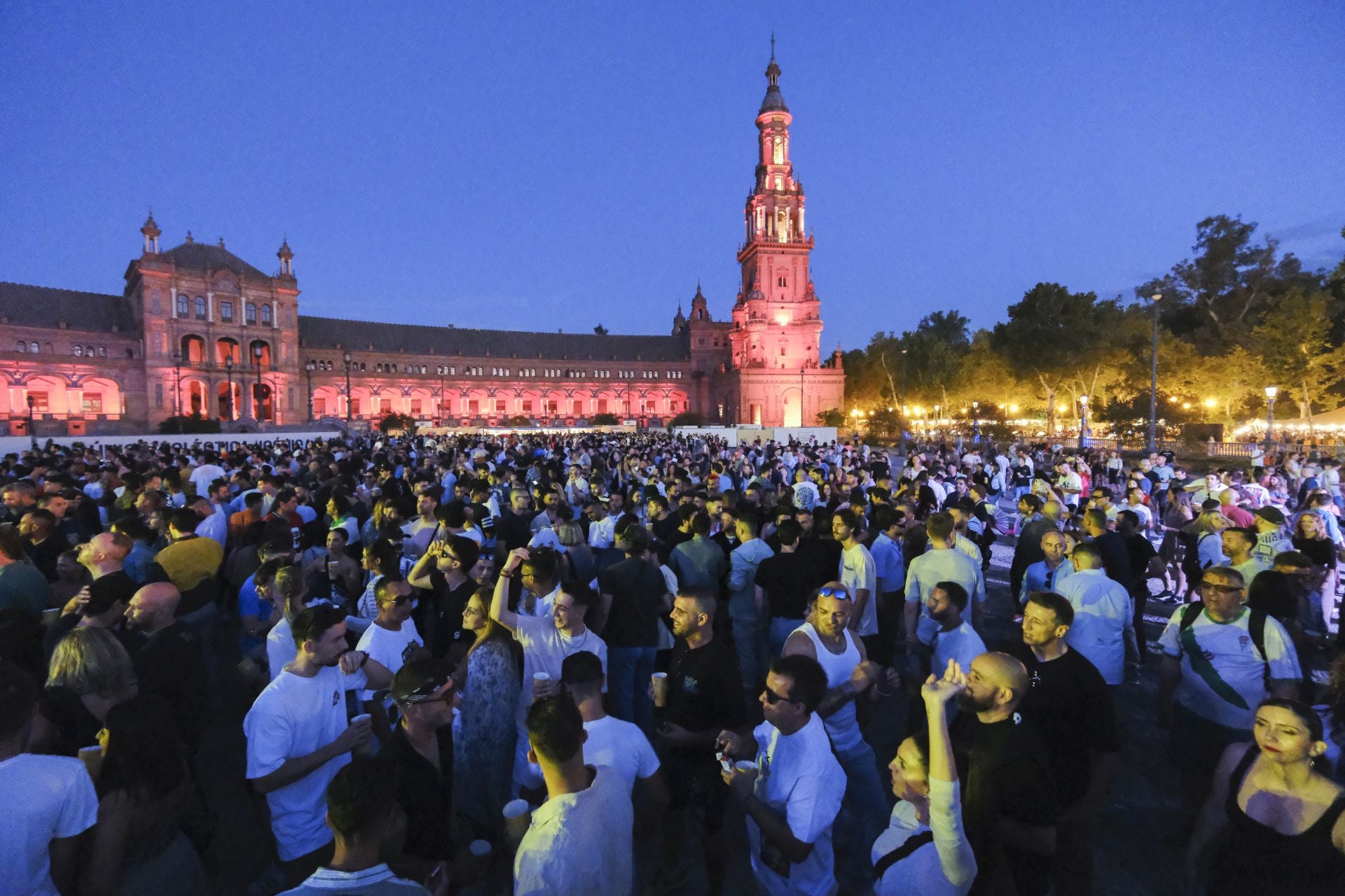 Icónico concierto de Carl Cox en la Plaza de España de Sevilla