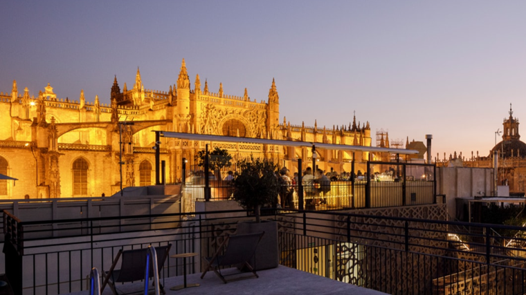 La Terraza del EME, con vistas a la Catedral de Sevilla