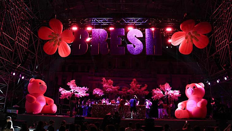 La Fiesta Bresh tiñó de rosa el escenario de Icónica Santalucía Sevilla Fest