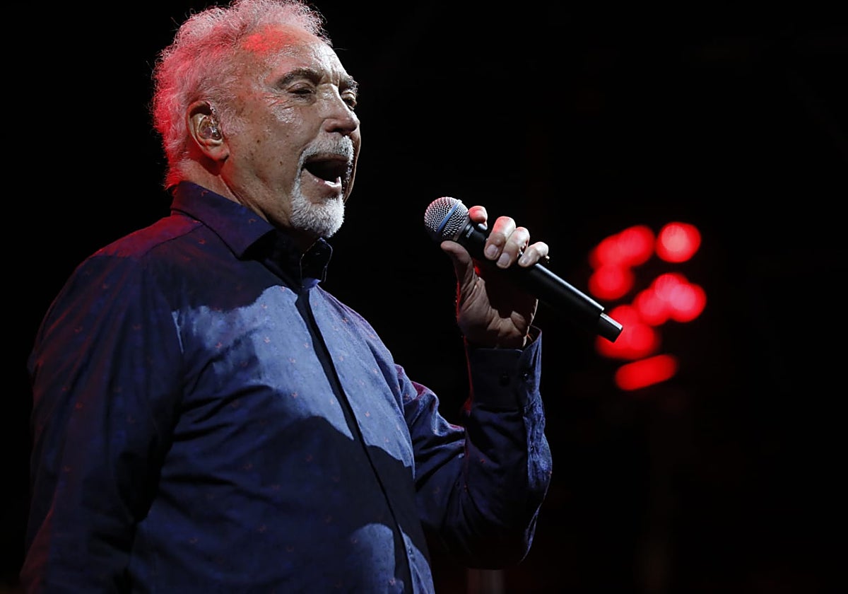 Tom Jones demostró que aún es un icono del pop