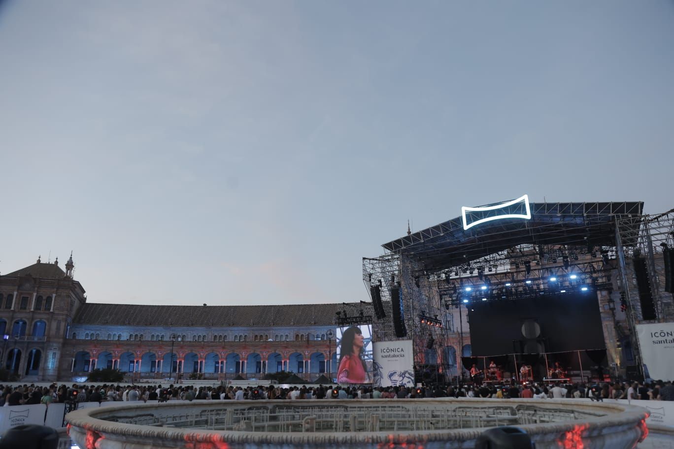 Actuación de El Columpio Asesino en Icónica Santalucía Sevilla Fest