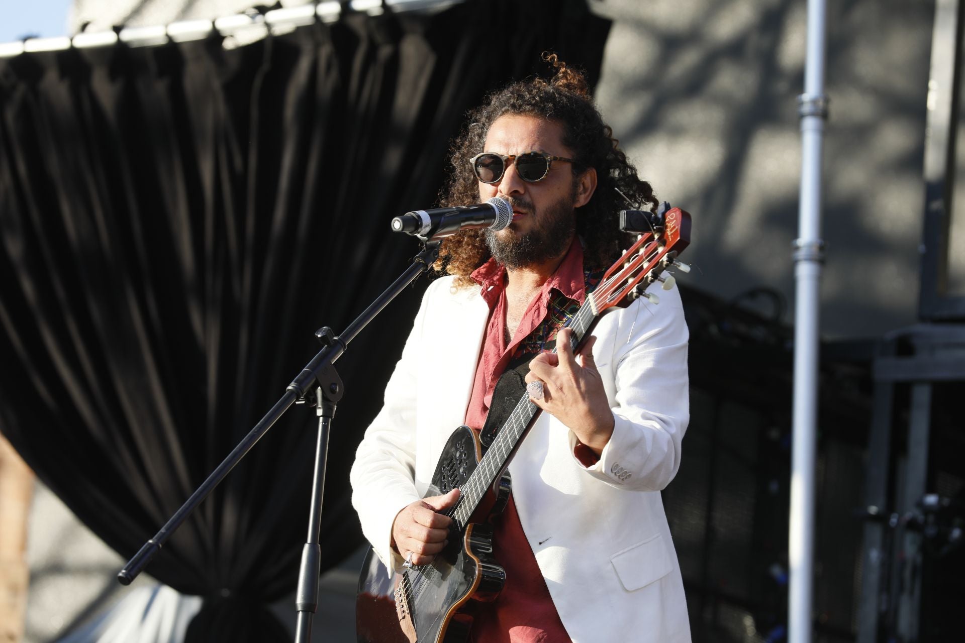 Actuación de Lin Cortés en Icónica Santalucía Sevilla Fest