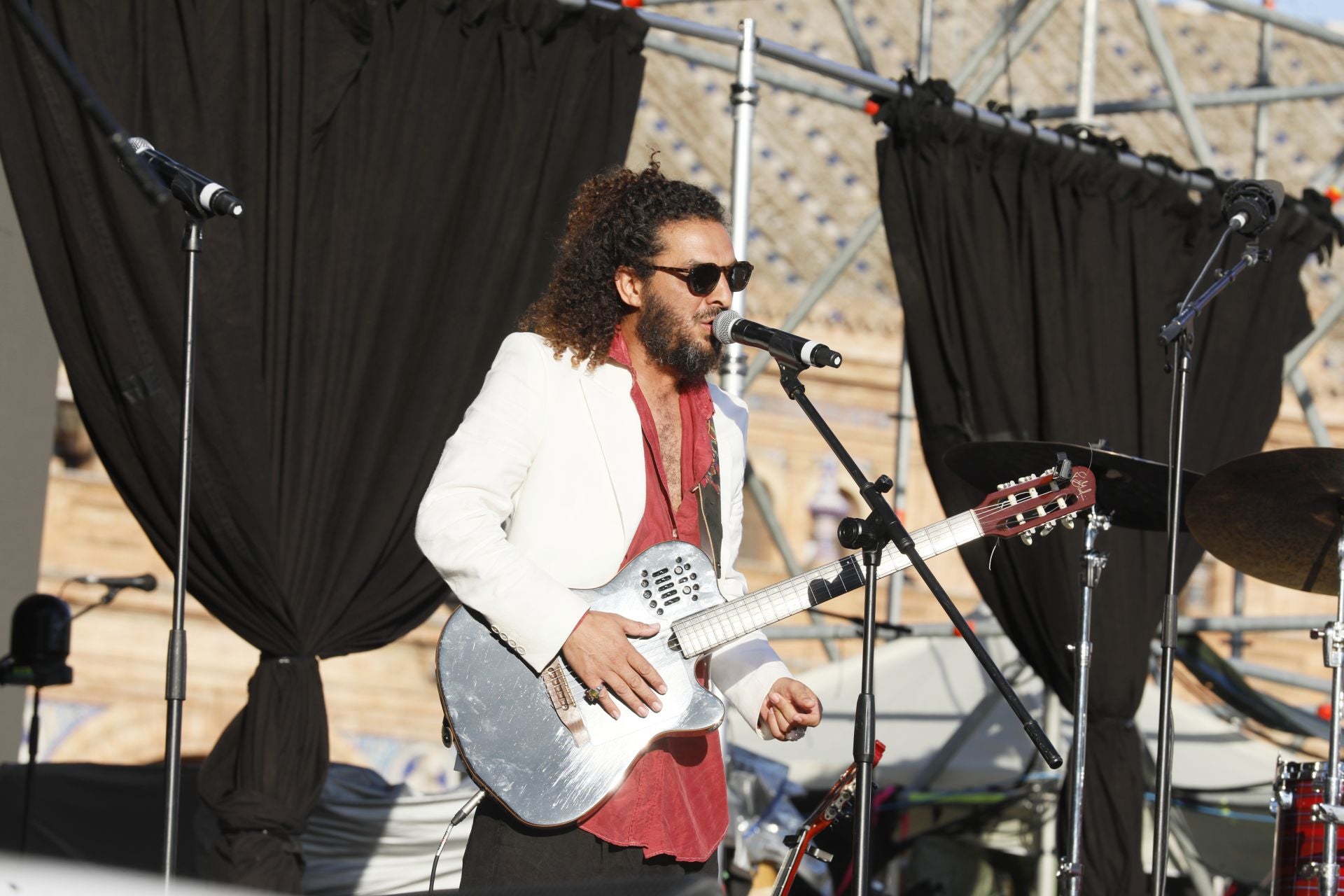 Actuación de Lin Cortés en Icónica Santalucía Sevilla Fest