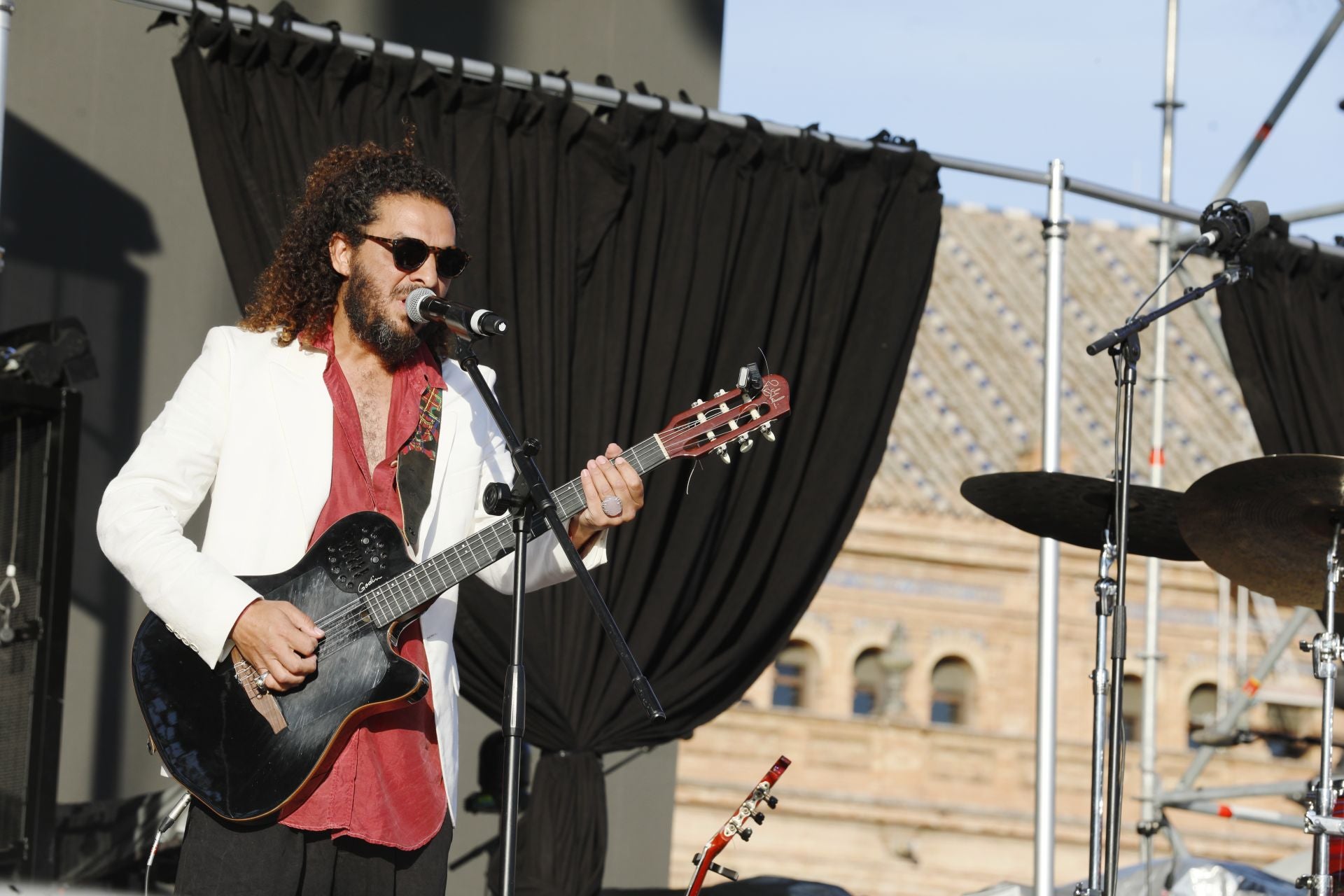 Actuación de Lin Cortés en Icónica Santalucía Sevilla Fest