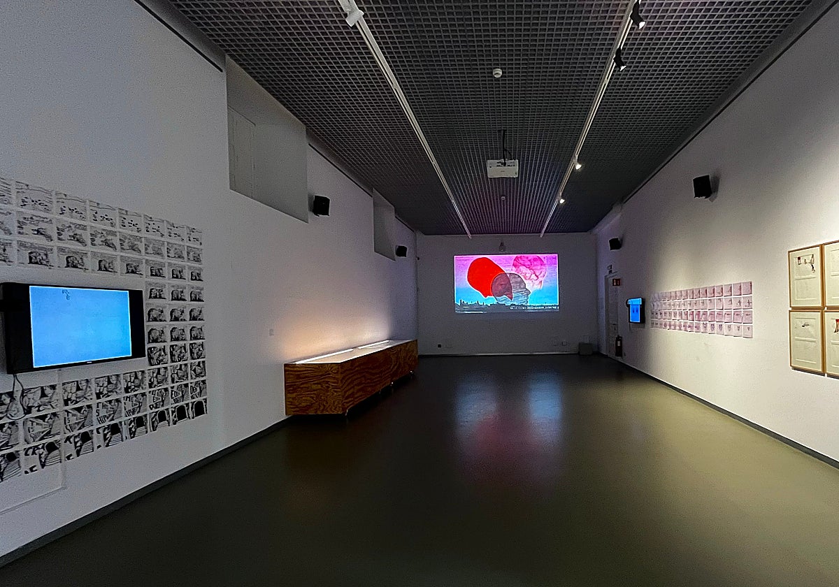 La exposición de Curro González en las salas de exposiciones del Cicus en Sevilla