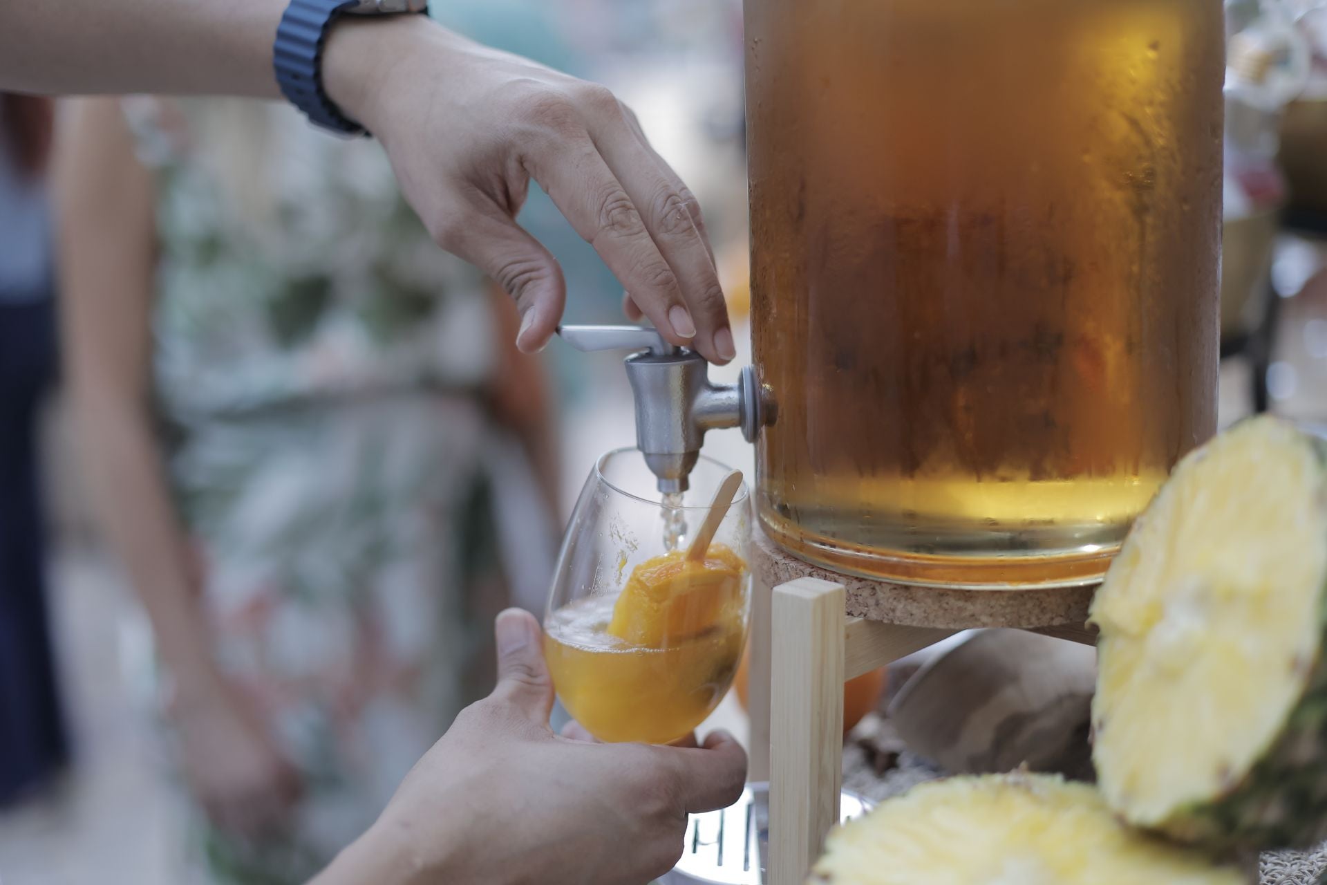 Bebidas refrescantes en la fiesta de inauguración del hotel Only You