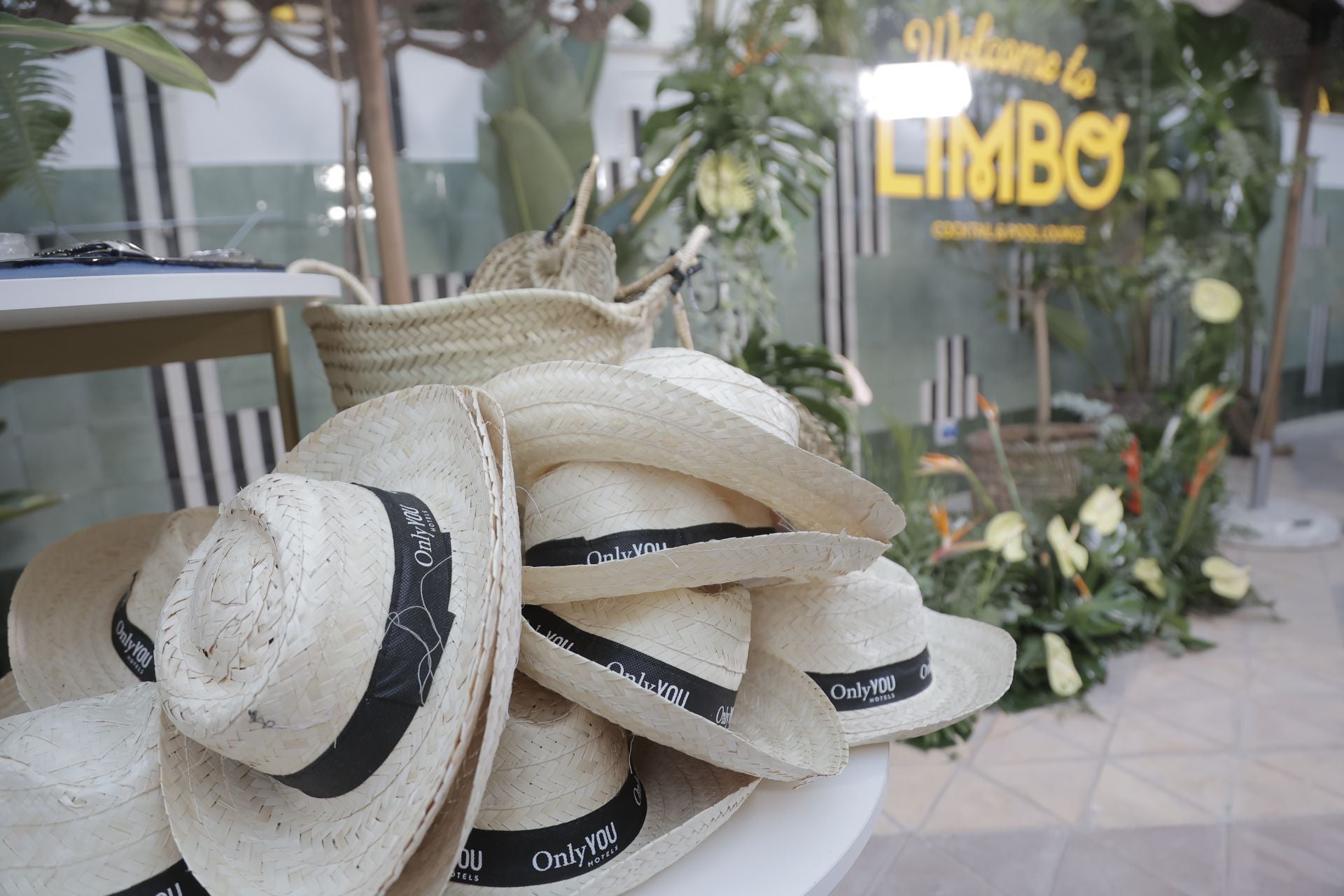 Sombreros veraniegos que se regaló a los asistentes